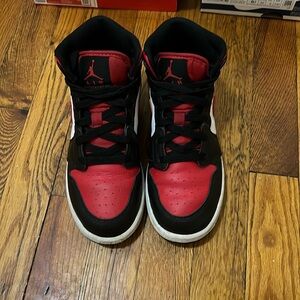 Jordan 1 Mid